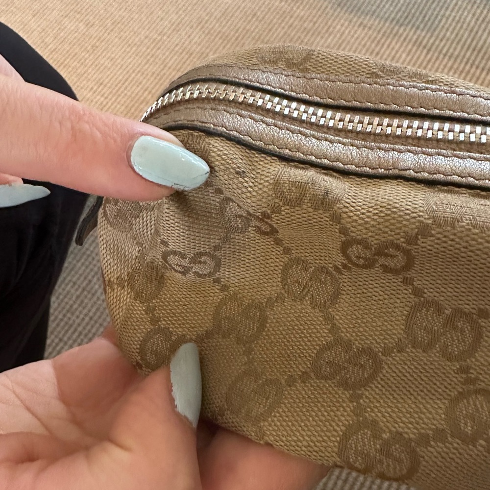 Authentic Y2K Vintage Gucci Brown Logo & Heart Gold Charm Zippered Makeup Bag - Picture 13 of 17